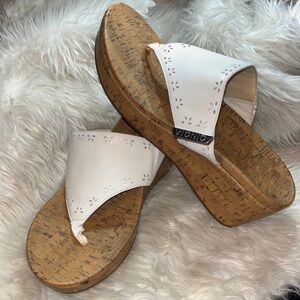 Vionic Anitra White Wedge Sandals Summer Shoes Velcro Straps Women’s Size 1